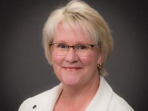 Lisa Schroeter headshot