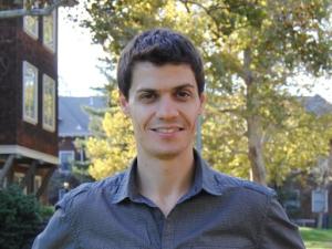 Ariel Weinberger headshot