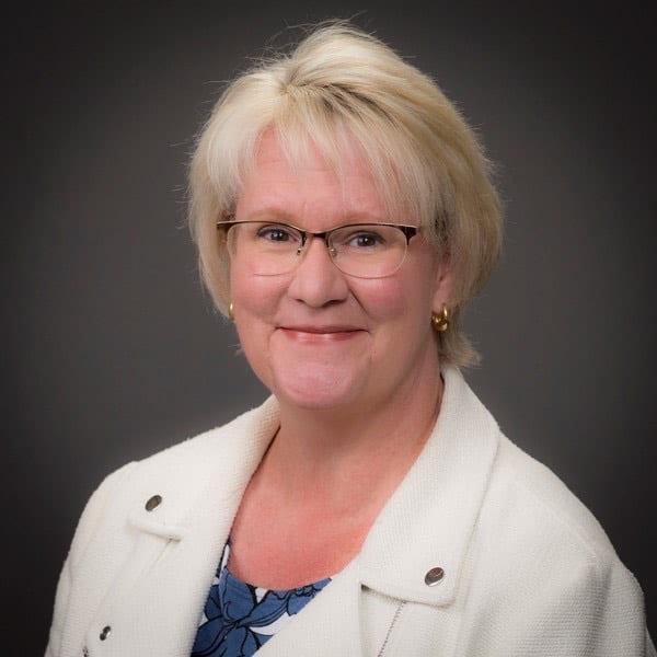 Lisa Schroeter headshot