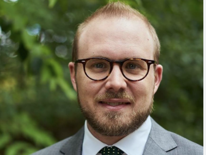 Steven Hamilton headshot